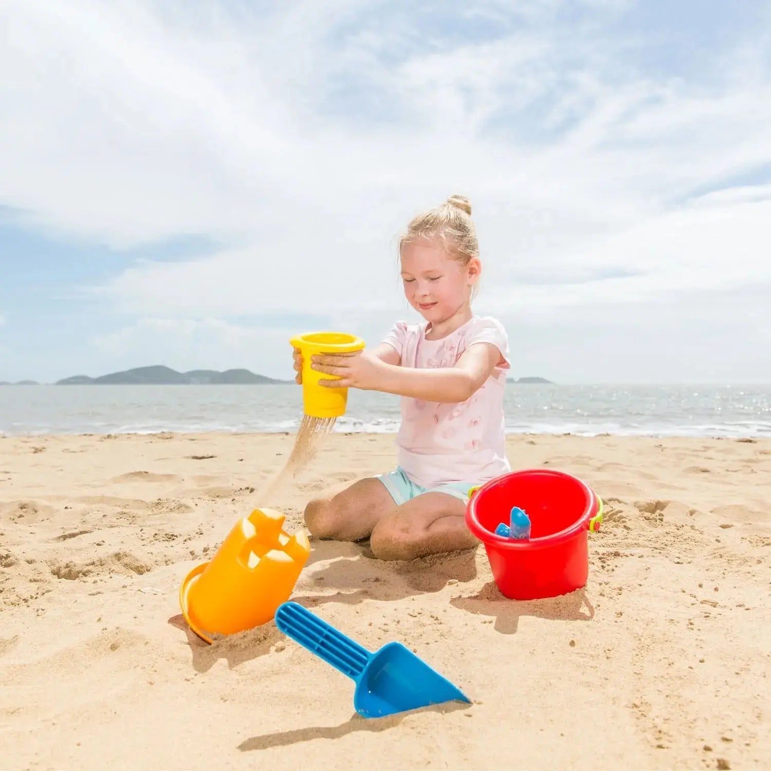 Sand Toy Set Folding Bucket 5 Pcs, Toys \ Outdoor toys & activities